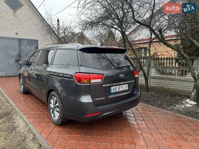 Черный Киа Карнивал, объемом двигателя 2.2 л и пробегом 127 тыс. км за 17999 $, фото 3 на Automoto.ua