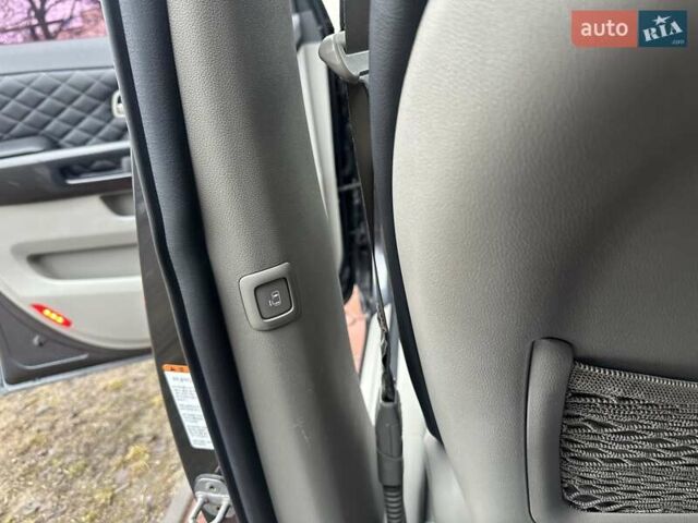 Черный Киа Карнивал, объемом двигателя 2.2 л и пробегом 127 тыс. км за 17999 $, фото 41 на Automoto.ua