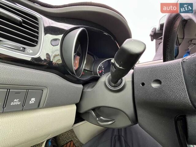 Черный Киа Карнивал, объемом двигателя 2.2 л и пробегом 215 тыс. км за 21700 $, фото 37 на Automoto.ua