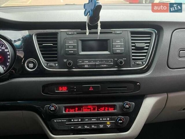 Черный Киа Карнивал, объемом двигателя 2.2 л и пробегом 295 тыс. км за 15900 $, фото 20 на Automoto.ua