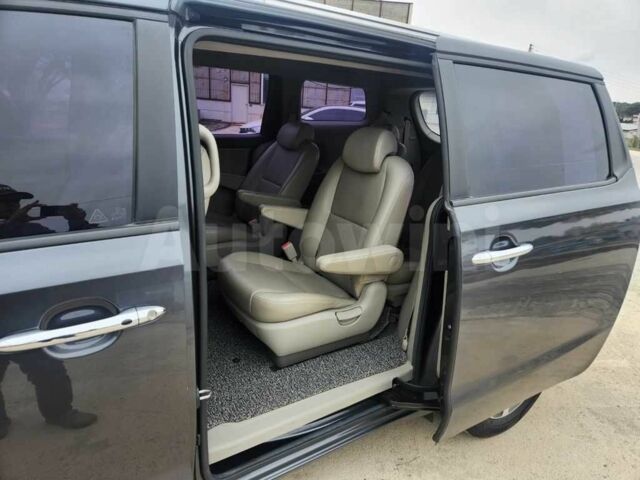 Чорний Кіа Карнівал, об'ємом двигуна 2.2 л та пробігом 149 тис. км за 10300 $, фото 9 на Automoto.ua