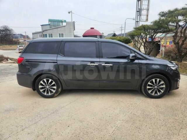 Чорний Кіа Карнівал, об'ємом двигуна 2.2 л та пробігом 149 тис. км за 10300 $, фото 6 на Automoto.ua