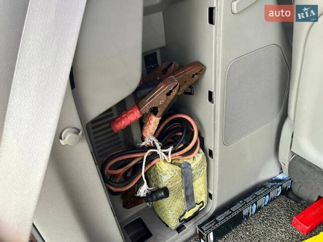 Черный Киа Карнивал, объемом двигателя 2.2 л и пробегом 215 тыс. км за 22900 $, фото 46 на Automoto.ua
