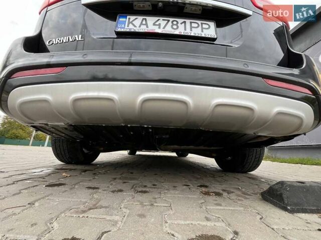 Черный Киа Карнивал, объемом двигателя 2.2 л и пробегом 215 тыс. км за 22900 $, фото 43 на Automoto.ua