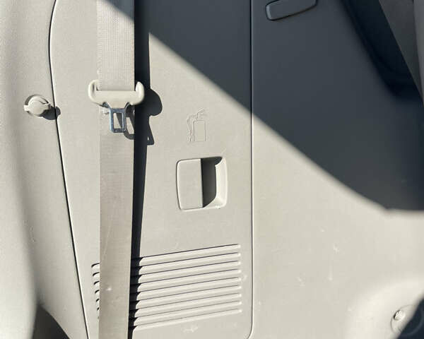 Черный Киа Карнивал, объемом двигателя 2.2 л и пробегом 263 тыс. км за 16500 $, фото 17 на Automoto.ua