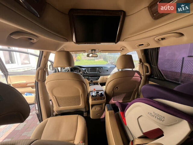 Чорний Кіа Карнівал, об'ємом двигуна 2.2 л та пробігом 130 тис. км за 23250 $, фото 17 на Automoto.ua