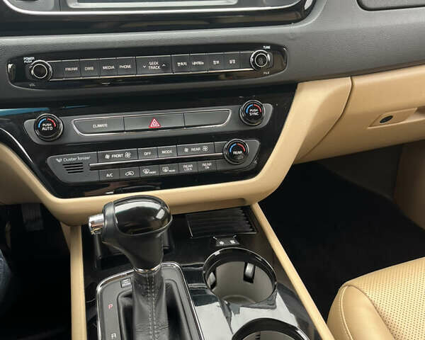 Чорний Кіа Карнівал, об'ємом двигуна 2.2 л та пробігом 130 тис. км за 23250 $, фото 11 на Automoto.ua