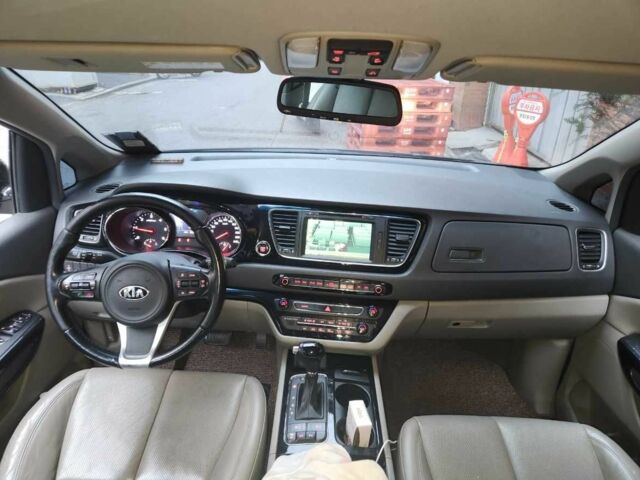 Черный Киа Карнивал, объемом двигателя 2.2 л и пробегом 47 тыс. км за 6497 $, фото 4 на Automoto.ua