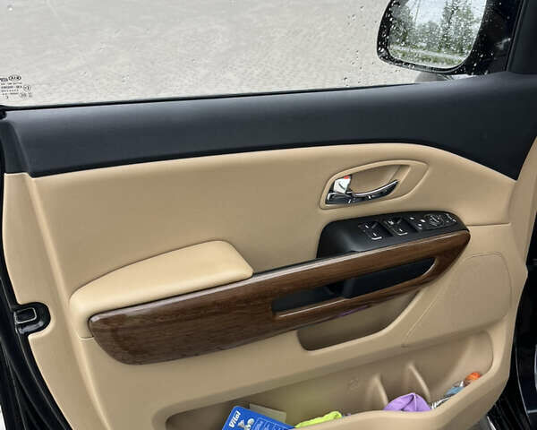 Чорний Кіа Карнівал, об'ємом двигуна 2.2 л та пробігом 130 тис. км за 23250 $, фото 13 на Automoto.ua