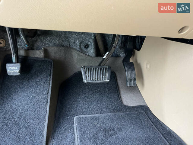 Чорний Кіа Карнівал, об'ємом двигуна 2.2 л та пробігом 130 тис. км за 23250 $, фото 12 на Automoto.ua