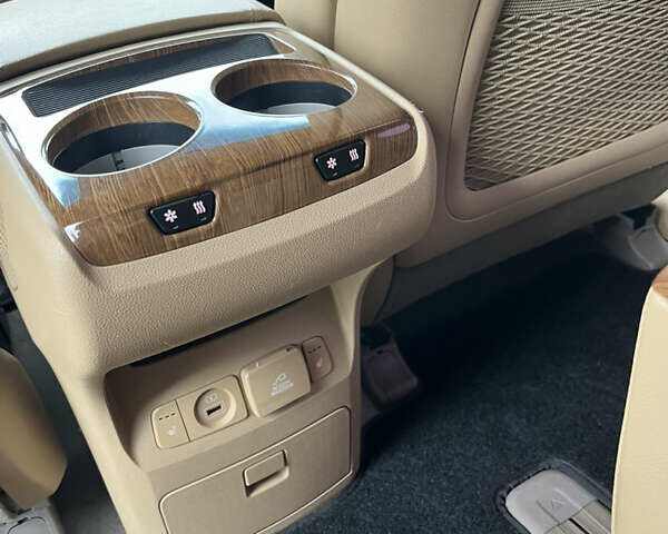 Чорний Кіа Карнівал, об'ємом двигуна 2.2 л та пробігом 130 тис. км за 23250 $, фото 16 на Automoto.ua