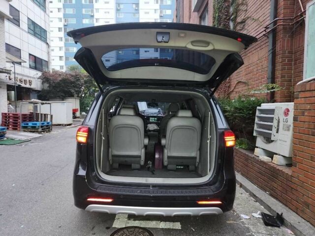 Черный Киа Карнивал, объемом двигателя 2.2 л и пробегом 47 тыс. км за 6497 $, фото 2 на Automoto.ua