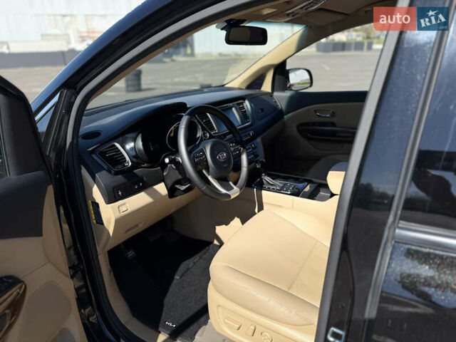 Черный Киа Карнивал, объемом двигателя 2.2 л и пробегом 180 тыс. км за 23500 $, фото 5 на Automoto.ua