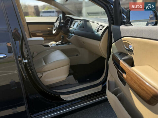 Черный Киа Карнивал, объемом двигателя 2.2 л и пробегом 180 тыс. км за 23500 $, фото 20 на Automoto.ua