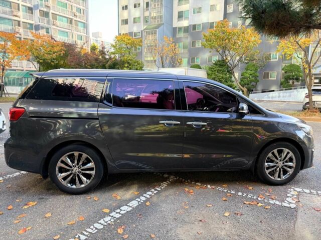 Чорний Кіа Карнівал, об'ємом двигуна 2.2 л та пробігом 78 тис. км за 15850 $, фото 4 на Automoto.ua