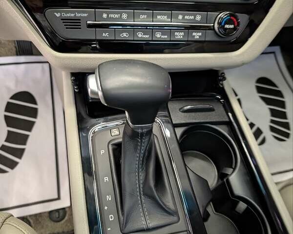 Черный Киа Карнивал, объемом двигателя 2.2 л и пробегом 299 тыс. км за 16500 $, фото 11 на Automoto.ua