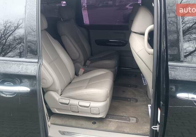 Черный Киа Карнивал, объемом двигателя 2.2 л и пробегом 300 тыс. км за 28800 $, фото 2 на Automoto.ua