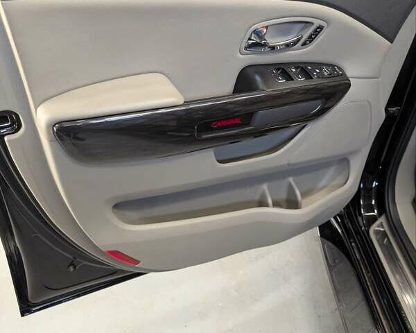 Черный Киа Карнивал, объемом двигателя 2.2 л и пробегом 299 тыс. км за 16500 $, фото 2 на Automoto.ua