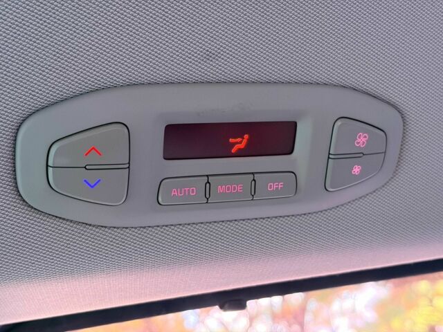 Чорний Кіа Карнівал, об'ємом двигуна 2.2 л та пробігом 78 тис. км за 15850 $, фото 15 на Automoto.ua