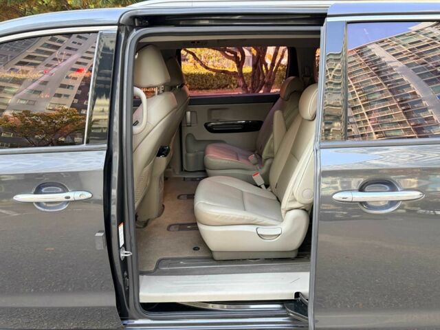 Чорний Кіа Карнівал, об'ємом двигуна 2.2 л та пробігом 78 тис. км за 15850 $, фото 8 на Automoto.ua