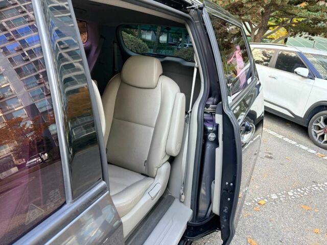 Чорний Кіа Карнівал, об'ємом двигуна 2.2 л та пробігом 78 тис. км за 15850 $, фото 9 на Automoto.ua