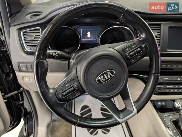 Черный Киа Карнивал, объемом двигателя 2.2 л и пробегом 299 тыс. км за 16500 $, фото 5 на Automoto.ua