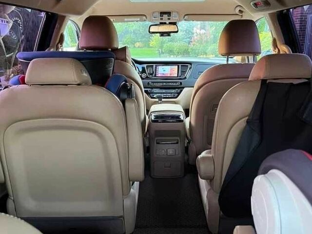 Черный Киа Карнивал, объемом двигателя 2.2 л и пробегом 122 тыс. км за 20800 $, фото 9 на Automoto.ua
