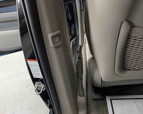 Черный Киа Карнивал, объемом двигателя 2.2 л и пробегом 299 тыс. км за 16500 $, фото 13 на Automoto.ua