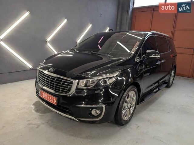 Черный Киа Карнивал, объемом двигателя 2.2 л и пробегом 299 тыс. км за 16500 $, фото 3 на Automoto.ua