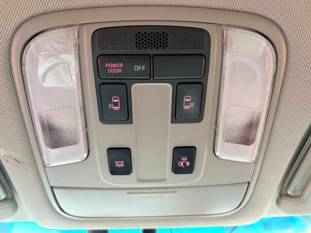 Чорний Кіа Карнівал, об'ємом двигуна 2.2 л та пробігом 78 тис. км за 15850 $, фото 16 на Automoto.ua