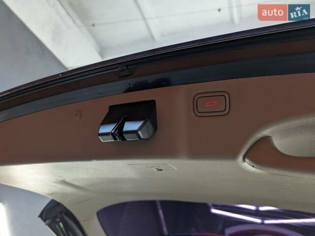 Черный Киа Карнивал, объемом двигателя 2.2 л и пробегом 299 тыс. км за 16500 $, фото 15 на Automoto.ua