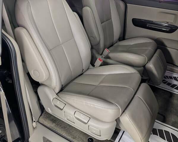 Черный Киа Карнивал, объемом двигателя 2.2 л и пробегом 299 тыс. км за 16500 $, фото 21 на Automoto.ua