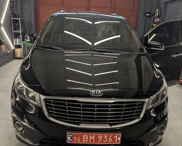 Черный Киа Карнивал, объемом двигателя 2.2 л и пробегом 299 тыс. км за 16500 $, фото 1 на Automoto.ua