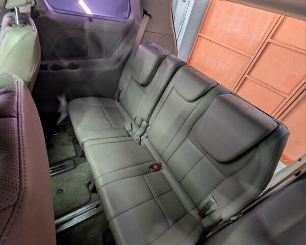 Черный Киа Карнивал, объемом двигателя 2.2 л и пробегом 299 тыс. км за 16500 $, фото 18 на Automoto.ua