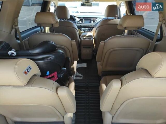 Черный Киа Карнивал, объемом двигателя 2.2 л и пробегом 212 тыс. км за 21500 $, фото 11 на Automoto.ua