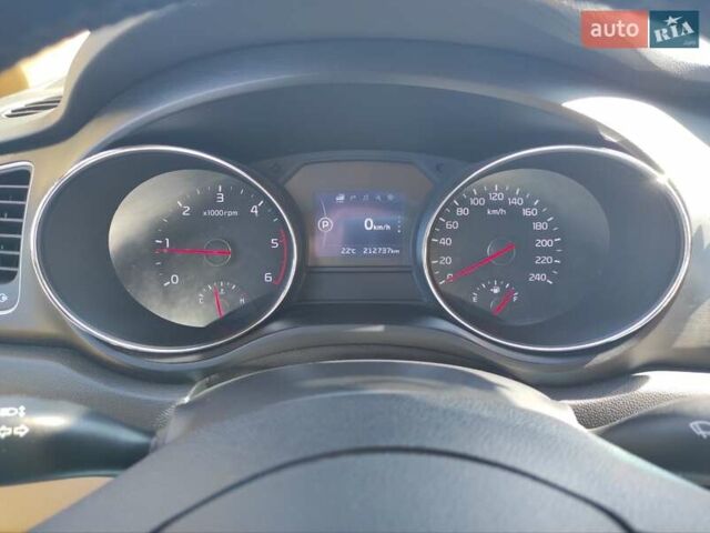 Черный Киа Карнивал, объемом двигателя 2.2 л и пробегом 212 тыс. км за 21500 $, фото 16 на Automoto.ua