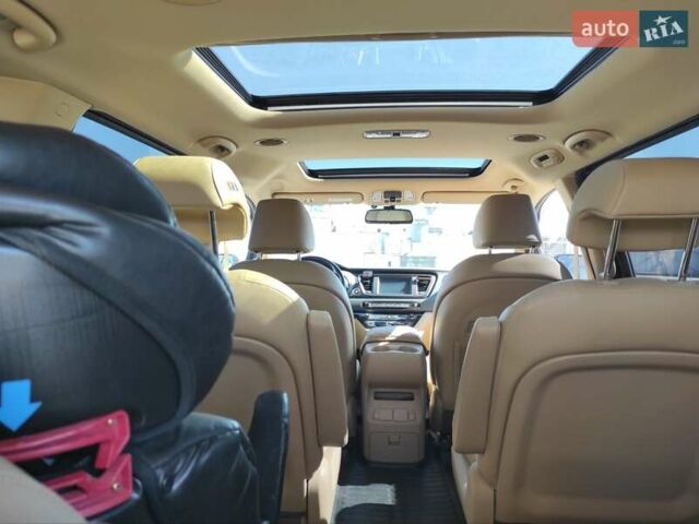 Черный Киа Карнивал, объемом двигателя 2.2 л и пробегом 212 тыс. км за 21500 $, фото 10 на Automoto.ua