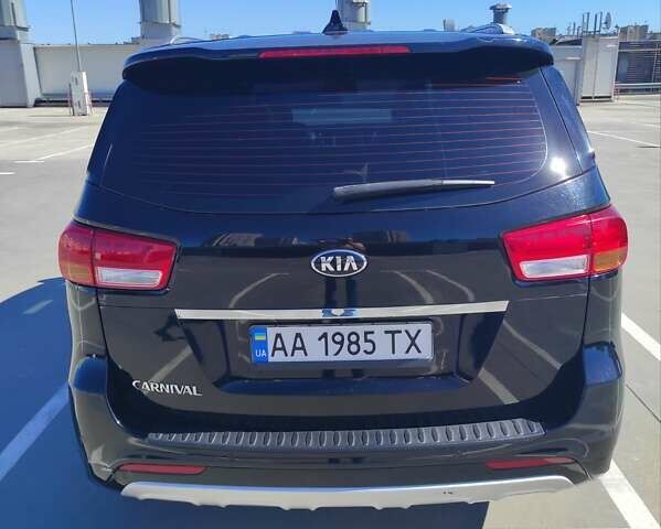 Черный Киа Карнивал, объемом двигателя 2.2 л и пробегом 212 тыс. км за 21500 $, фото 5 на Automoto.ua