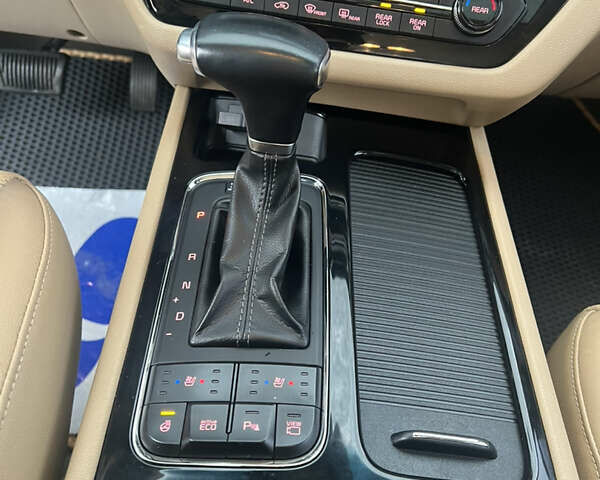 Черный Киа Карнивал, объемом двигателя 2.2 л и пробегом 180 тыс. км за 22500 $, фото 13 на Automoto.ua