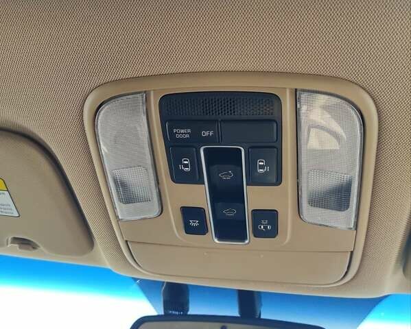 Черный Киа Карнивал, объемом двигателя 2.2 л и пробегом 212 тыс. км за 21500 $, фото 12 на Automoto.ua