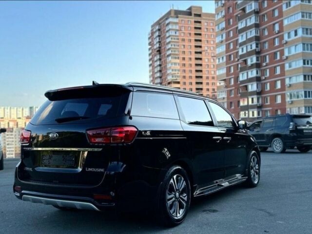 Черный Киа Карнивал, объемом двигателя 0 л и пробегом 100 тыс. км за 17000 $, фото 3 на Automoto.ua