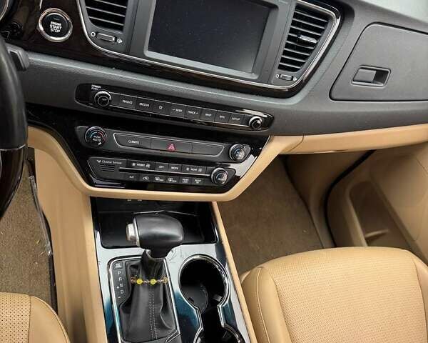 Киа Карнивал 2019 в Львове на Automoto.ua Черный Киа Карнивал, объемом двигателя 2.2 л и пробегом 77 тыс. км за 19000 $, фото 11 на Automoto.ua