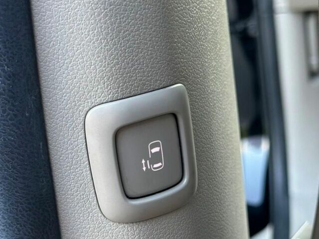 Черный Киа Карнивал, объемом двигателя 0 л и пробегом 100 тыс. км за 17000 $, фото 5 на Automoto.ua