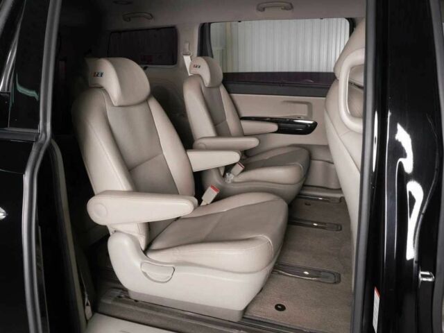 Черный Киа Карнивал, объемом двигателя 2.2 л и пробегом 89 тыс. км за 18100 $, фото 6 на Automoto.ua