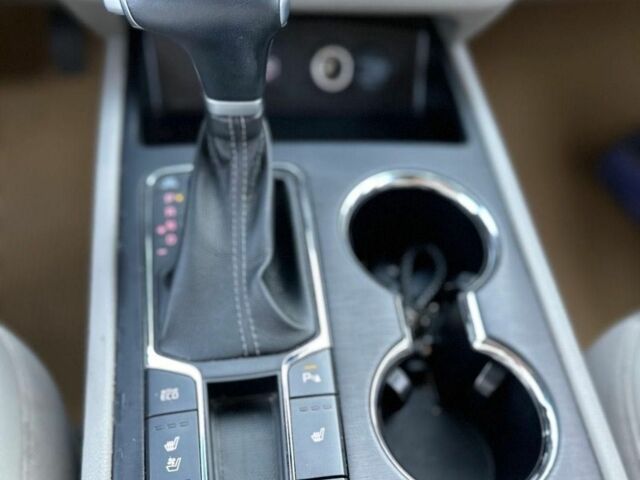 Черный Киа Карнивал, объемом двигателя 0 л и пробегом 100 тыс. км за 17000 $, фото 7 на Automoto.ua