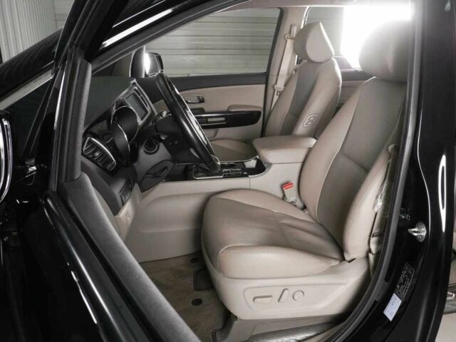 Черный Киа Карнивал, объемом двигателя 2.2 л и пробегом 89 тыс. км за 18100 $, фото 10 на Automoto.ua