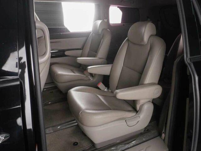 Черный Киа Карнивал, объемом двигателя 2.2 л и пробегом 89 тыс. км за 18100 $, фото 9 на Automoto.ua