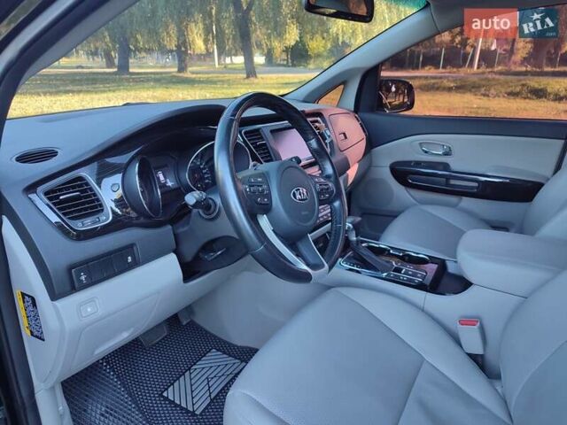 Черный Киа Карнивал, объемом двигателя 2.2 л и пробегом 103 тыс. км за 29500 $, фото 4 на Automoto.ua