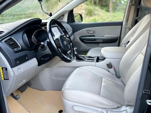 Черный Киа Карнивал, объемом двигателя 0 л и пробегом 100 тыс. км за 17000 $, фото 4 на Automoto.ua