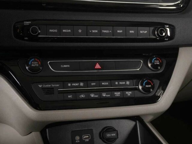 Черный Киа Карнивал, объемом двигателя 2.2 л и пробегом 89 тыс. км за 18100 $, фото 15 на Automoto.ua